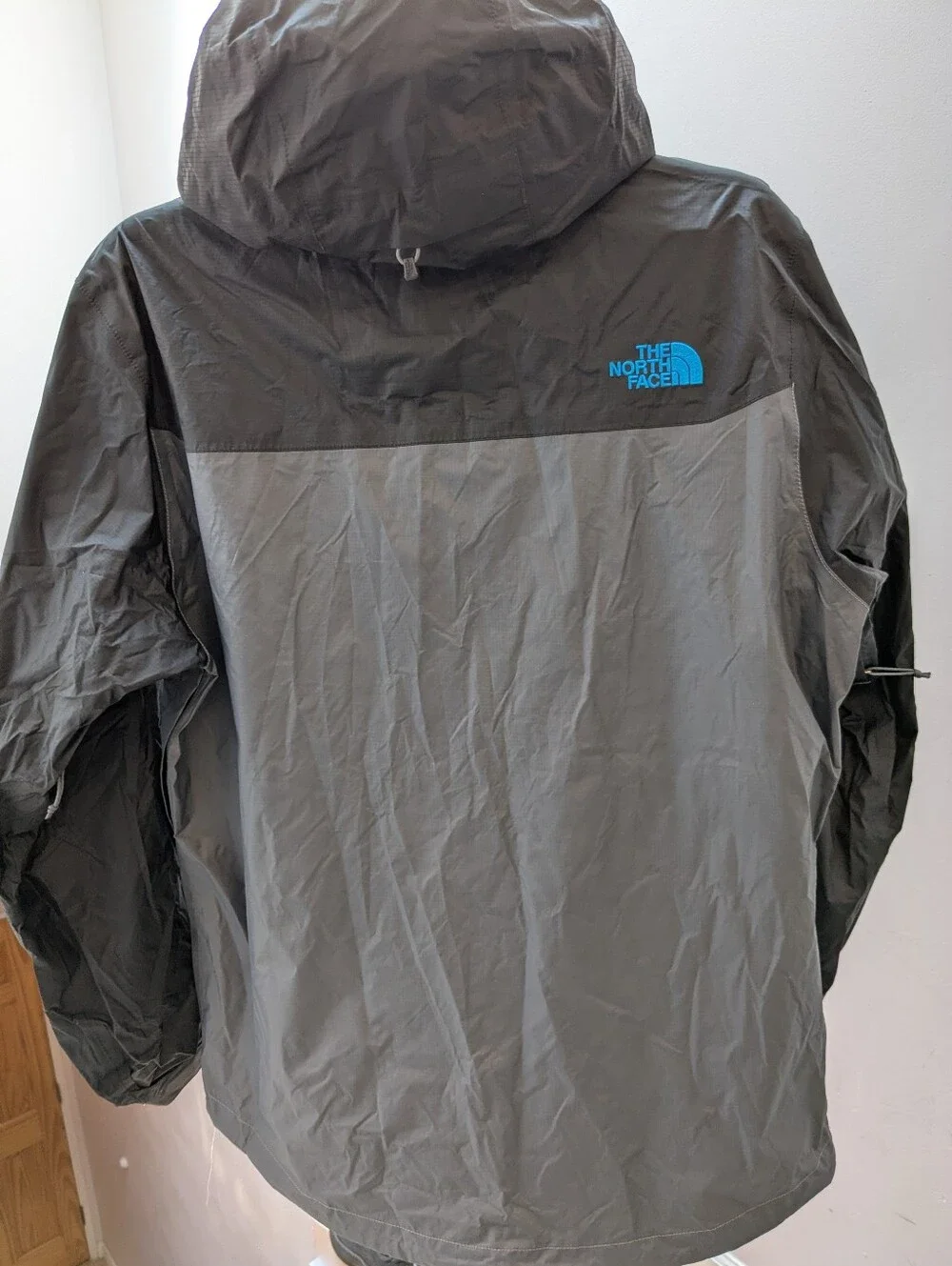 The North Face Size M Windbreaker Jacket
